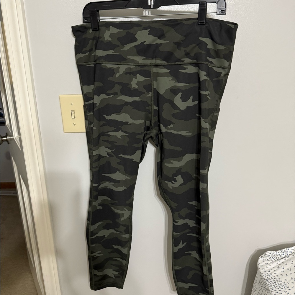 Athleta Green and Black Performance Leggings